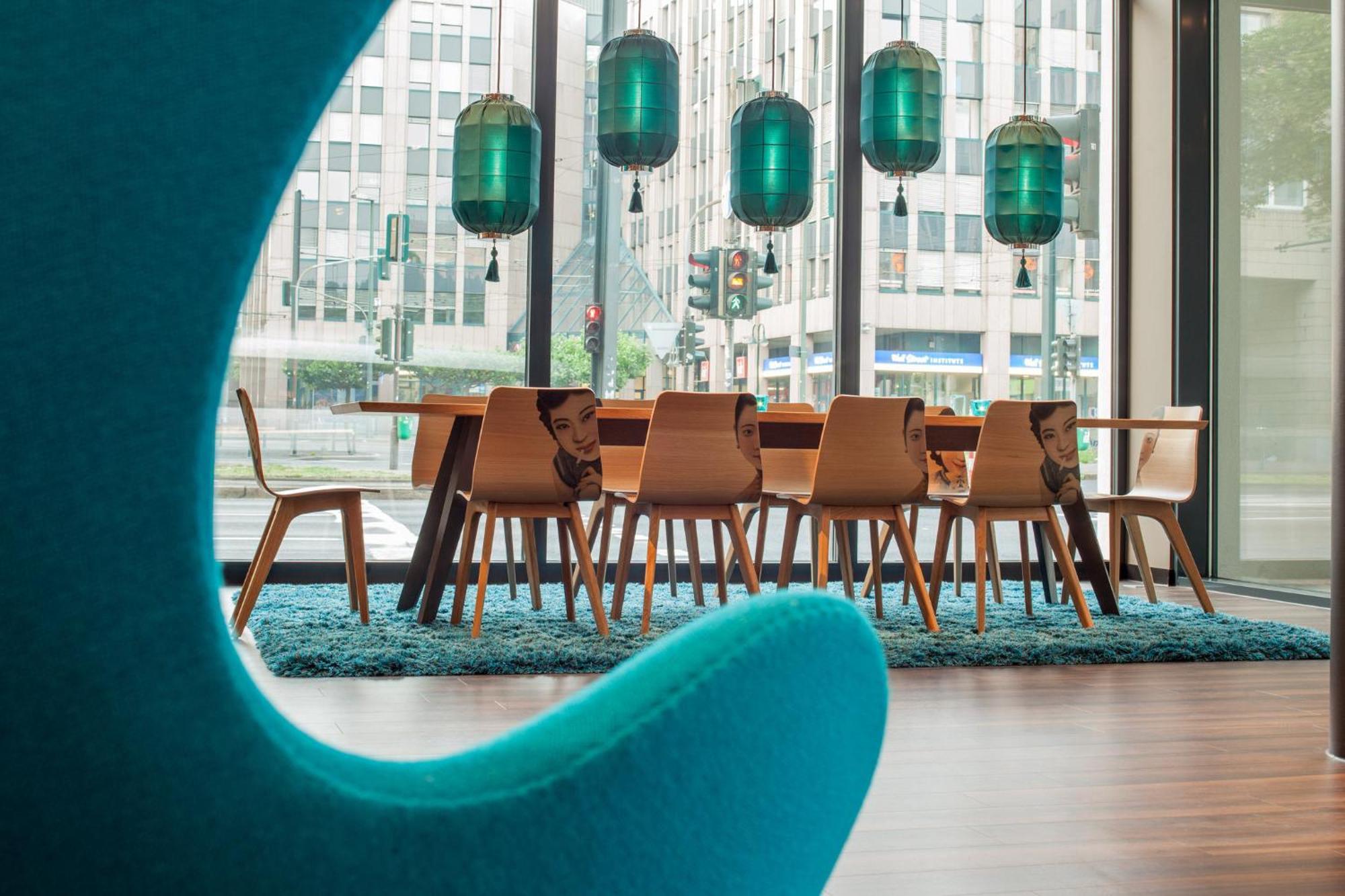 Hotel One Hauptbahnhof 3*
