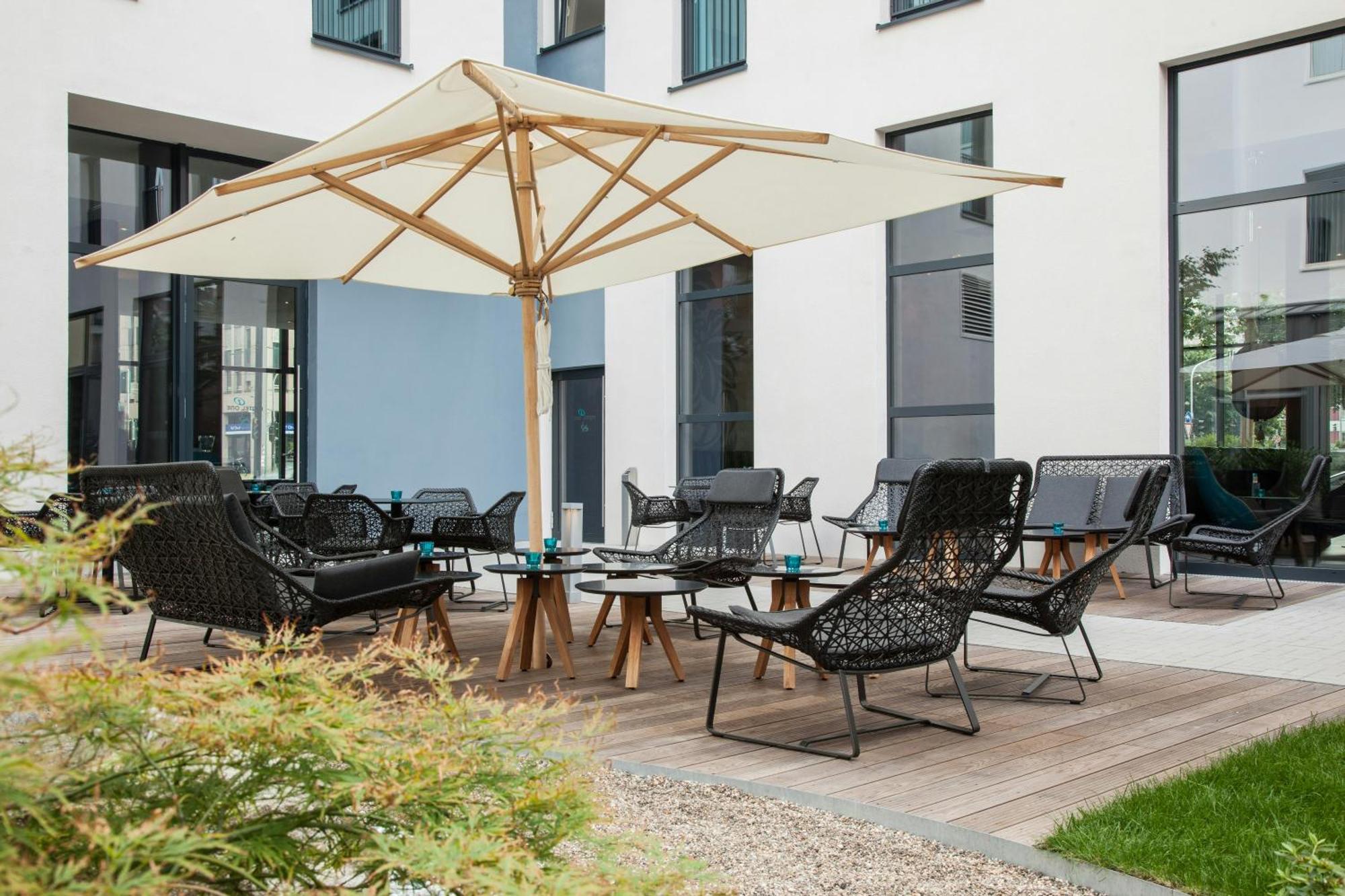 Hotel One Hauptbahnhof 3*